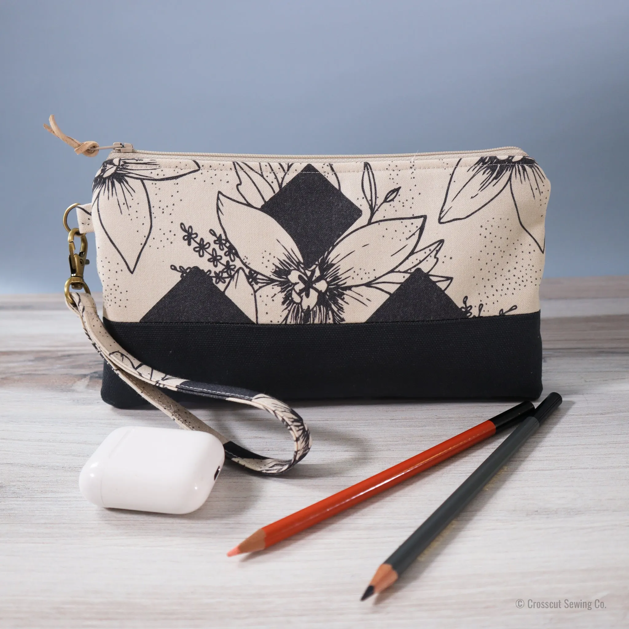 Wristlet Sewing Kit - Diamond Floral